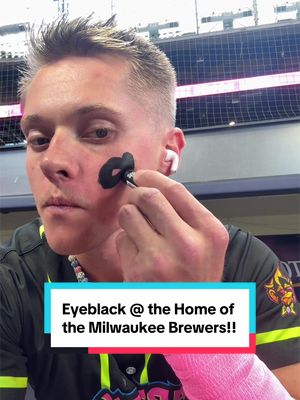 if you made it to the end give me a “👏🏻” in the comments!! #eyeblack #baseball #bananaball #milwaukee #brewers 
