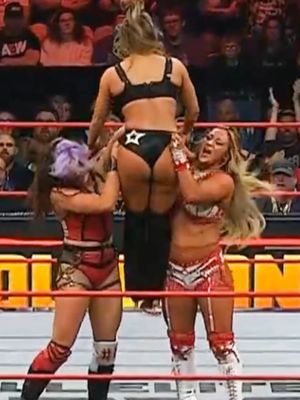 #AndSTILL 🏆 Divine Dominion force TayJay to BOW DOWN to retain the AEW Women’s World Tag Team Titles! 🙇‍♀️ #AEWCollision is LIVE Nationwide on TNT & streaming on HBO Max!