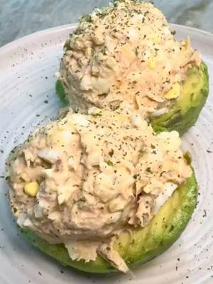 This creamy tuna salad is one of those recipes I keep on repeat 🥑🥪 Made with: ✨ 3 cans tuna in spring water, drained ✨ 7 boiled eggs, diced ✨ Mayo, mustard, dill relish & sweet pickle relish ✨ Cajun seasoning, onion powder, garlic powder, pepper & parsley Mix everything together until creamy and well combined. Want a low-carb option? Serve it stuffed inside an avocado. 🥑 Want the ultimate comfort food lunch? Pile it high on toasted sourdough bread. 🥪 Simple, protein-packed, and so delicious either way! Save this recipe for your next easy lunch idea. ❤️ #tunasalad #easylunch #easylunchideas #highproteinmeals #lowcarbrecipes #quickmealsathome #quickmeals #sourdoughbread #avacado #homecooking #lunchideas #lunchtime #datketolady
