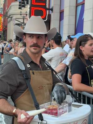 Had a blast this weekend serving y’all freshly piped cannolis! Thank you @SoFi @Spotify @Upward App @priscillablock @Dasha @Fifth + Broadway @Burdlifeofficial for having me out! 🎉🤠#cmafest #rileygreen #fyp #viral #countrymusic 