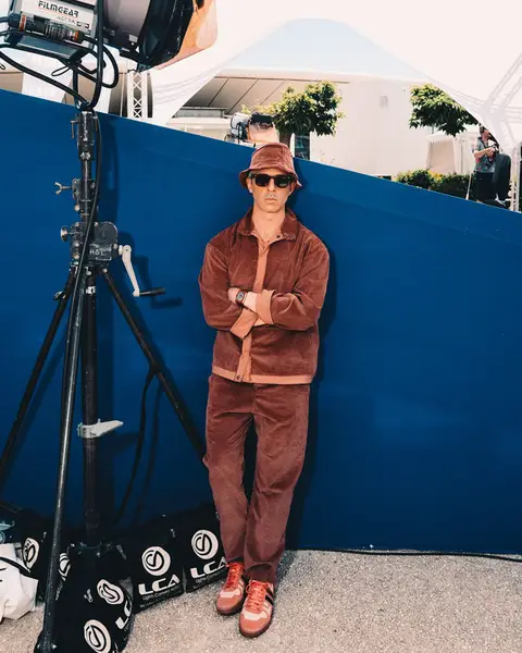 Combining discipline, emotional depth and complete immersion in character, Jeremy Strong approaches acting with singular intensity and dedication. His devotion to his art, his desire to redefine the craft of acting, and his constant pursuit of surpassing himself in the face of challenges make him a natural addition to the Richard Mille family.