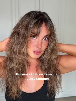 ad summer essential detox mask that saves my hair ✨ @L’Oréal Professionnel Metal Detox Mask brings my highlights back to life, tame summer frizz, and prevent 12 causes of damage such as heat, UV exposure, chlorine, the list goes on! I never go on holiday without it! #SummerHairRescue #HairDamage #MaskForDamagedHair