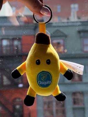 tiny banana. huge fanbase 🍌