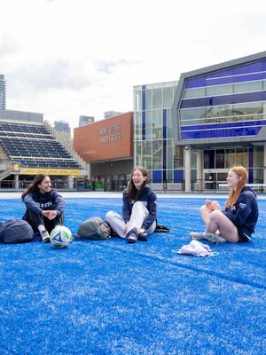 “When I think about my memories and my time at U of T, I think all of them centre around people.” When Hannah Chown first arrived at #UofT, she couldn’t have imagined what lay ahead. Leading the women’s Varsity Blues soccer team to a championship while becoming an actress, coach and mentor — with friends that feel like family. ⚽️🎭 Read more about her experience at uoft.me/csr or at the link in bio! 🔗