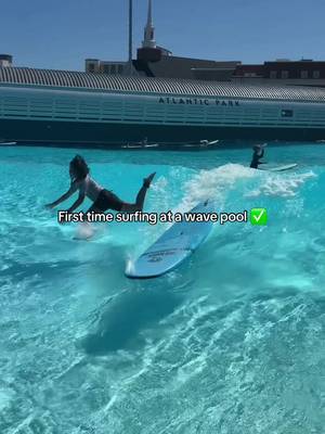 We made a new friend in Virginia Beach last week and decided to take her surfing @atlanticparksurfvb. Needless to say, she crushed it 😎 You rule @juliaa.Crippen