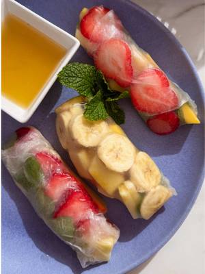 3-Point fresh fruit summer rolls with honey-lime dipping sauce 🍓✨ Ingredients: ¼ cup fresh lime juice 2 tbsp honey 8 rice paper wrappers ¼ cup fresh mint leaves 1 cup thinly sliced strawberries 1 cup thinly sliced pineapple 1 cup thinly sliced mango 1 medium, thinly sliced banana Instructions: 1. To make dipping sauce, combine lime juice and honey in a small airtight container; shake well. 2. Set a shallow bowl of warm water next to a cutting board; have a plate with a damp towel nearby. 3. Soak 1 rice paper wrapper in water until barely pliable but not limp, 30-40 seconds (the softer it gets, the more easily it will tear – you should still feel some of the paper’s texture); carefully slide it onto cutting board and lay flat (it will continue to soften as you work). Lay 1/8 of mint horizontally on lower third of wrapper, leaving about an inch on all sides; top with 1/8 of each fruit. 4. Bring bottom edge of wrapper up and over, tucking carefully. Fold in sides; roll wrapper tightly. Transfer to plate and cover with damp towel; repeat with remaining ingredients to make 8 rolls. Serve rolls with dipping sauce. 5. Serving size: 1 roll, 2 1/4 tsp sauce