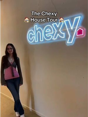 Featuring the best summer interns 🤭 #chexy #housetour #office 