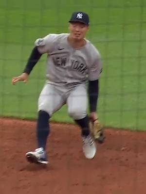 A ball gets by Anthony Volpe for Cleveland’s first run of the game #yankees 
