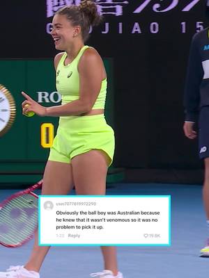 Ballkid to the rescue 🐞  #AusOpen #Paolini 