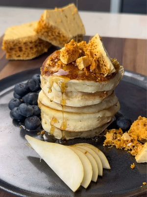Honeycomb Pancakes: For the honeycomb add one teaspoon bi-carb soda to 100 grams of microwaved hot sugar. Pancakes: One cup self raising flour One cup milk One tablespoon sugar One tablespoon melted butter Let’s do this! #georgegeorgievski #honeycombpancakes