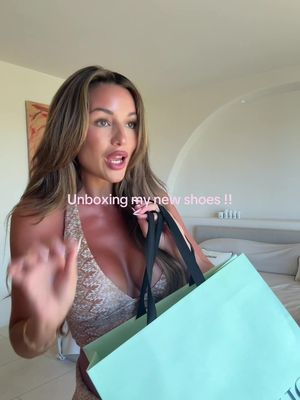 Le match avec mon nouveau mini Kelly j’étais obligé !! #unboxing #shoes #aquazzura #luxury #haul 