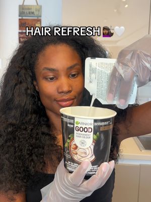 #AD A quick GOOD refresh while I’m away ✨ 💇🏾‍♀️ @Garnier UK GOOD makes refreshing my colour so simple, with a thick, non-drip texture that lets me get on with my day. Glossy, refreshed hair every time 🤎 Using Shade 1.10 Midnight Illusion.  #garniergood #hair Don’t forget to do an allergy test 48 hours before applying the hair colour