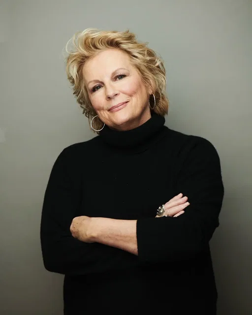 Bloody brilliant news. Jennifer Saunders, Sean Teale, Simone Ashley, Amar Chadha-Patel, Rhea Norwood, Matthew Beard, and Sharon Horgan have joined the Season 6 cast of #OMITB.