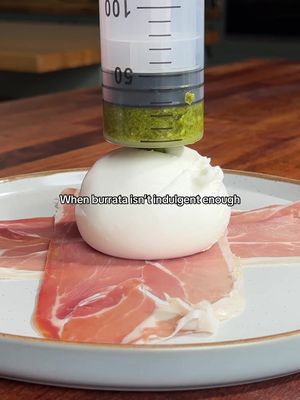 PESTO STUFFED BURRATA... this time even more unhinged The most ridiculous way to eat burrata yet. Recipe linked in our bio 💚 #burratasalad #burrata #food #cooking #sharing 