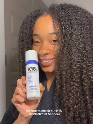 Sweaty hair after a tough workout?🏋🏽‍♀️ No worries my curl friends because @K18 Hair AirWash™ has got you covered! Instantly fresh hair, no sweaty smell, and no white cast!!!✨Go get yours at @sephora #K18results #k18partner 
