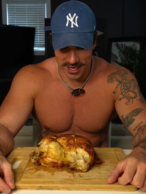 Rotisserie Chicken Mukbang🔥 watch me feed the frame 125g of protein by crushing a dirty bird. #mukbang #chicken 