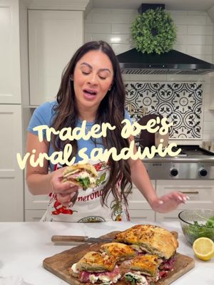 GUYSSSSSS, Make this sandwich right now. The end.  Viral Trader Joe’s sandwich, Trader Joe’s sandwich, lunch ideas for summer, lunch ideas for busy moms, summer sandwich ideas  @Pyrex 