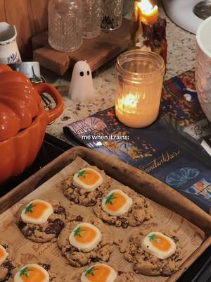 Does anyone else like to pretend it’s fall when it rains? A little throwback to spooky szn! Oh man I am so so SO excited for Halloween! It’s my favorite time of the year 🎃👻🌧️ #rainyday #storm #rainy #spookyszn #halloween 