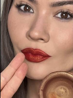 Aker Fassi is a traditional Moroccan clay pot pigment stain for the lips and cheeks and has been used by Berber women for centuries. It is made from powdered sun-dried red poppy petals + pomegranate bark and painted unto an unglazed terracotta clay pot. There’s no texture to this and it’s totally non-transferable!! I LOVE!! ❤️🇲🇦 #moroccanbeauty #naturalmakeup #akerfassi 