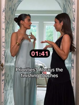 10 minutes to dinner, 0 minutes to second-guess your jewelry. And with PANDORA ESSENCE, you’ll never have to. 💫 @Elena Gortari @Jessica De Oliveira #PANDORAESSENCE #SummerJewelry #LakeComo