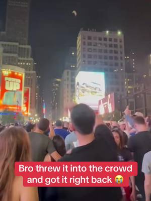 WRONG CROWD TO TRY THAT 😂 (via @tubby ) #knicks #spurs #nyc #newyork #nbafinals 