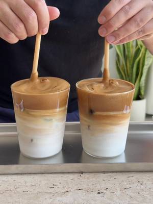 Iced Spanish latte with dalgona vibes! Whisk together 2 tbsp instant coffee, 4 tbsp hot water, and 1 tbsp sugar until thick and fluffy. Fill a glass with ice, then add 1 tsp condensed milk and 100 ml milk. Spoon the whipped coffee on top and serve.