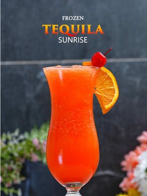 Summer is almost here, and there’s nothing like a frozen drink under a palm tree! Watching the sunset 🌅 and listening to good music 🎶 Yes, this is a Frozen Tequila Sunrise! 🍹🌴✨ Ingredients: • 1 cup ice ❄️ • 2 oz tequila 🥃 • 3 oz orange juice 🍊 • 1/2 oz grenadine ❤️ #SummerCocktails #CocktailRecipe #EasyCocktails #CocktailTime #Drinkstagram