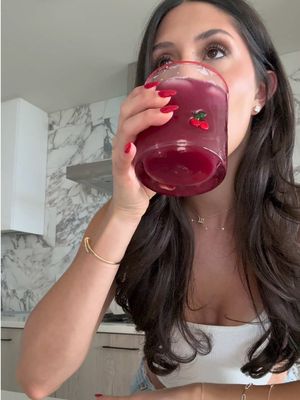 As someone who craves a crisp drink every night during the summer…. You guys need to try this @Ocean Spray Inc.  #oceanspraypartner #wellness #mocktail #summerdrink 