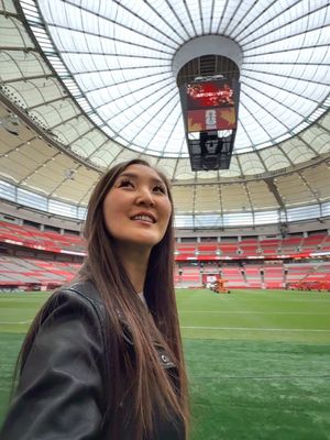 The @‌fifaworldcup is officially happening and the food is a total vibe! 🇨🇦⚽ I had the chance to sample the Vancouver exclusive "Maple Bacon Smokie" and "Pulled Short Rib Poutine", available for all 7 matches at @‌bcplacestadium, and man they're both absolutely BANGIN! 💪🏻 Make sure to ARRIVE EARLY to beat the crowds, enjoy fun activities, and grab one of these smokies before the match starts! 🌭  #FIFAWorldCup #FIFAWorldCupPartner #WorldCupEats #ad 
