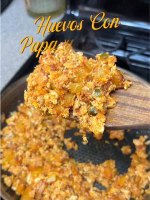 Nothing fancy, just huevos con papa y chorizo. A breakfast staple in so many Mexican households 🤤  #papasconchorizo #breakfastideas #mexicanbreakfast #easybrealfast #chorizorecipes