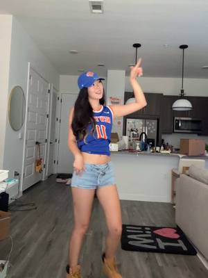 KNICKS IN 5!!! 🏀 #extraemily #knicks #OOTD 