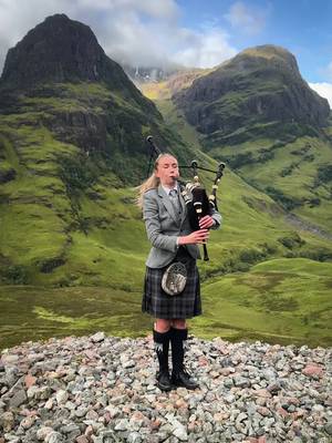 Scotland, this one’s for you 💙 Tonight’s the night, and we're buzzing! 👀⚽🏴󠁧󠁢󠁳󠁣󠁴󠁿 Let’s go, Scotland!! We're right behind you 💪 📍 Three Sisters of Glen Coe 🎶 IG/anna.smart #Scotland #VisitScotland