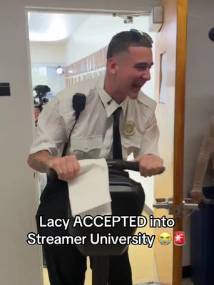 WE got accepted into Streamer University 😭@Lacy #lacy #streameruniversity #streamer 