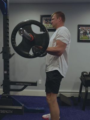 Having trouble locking in? Put the phone down, sip a @Ryde: FOCUS, and turn on #beastmode wherever you are  Shop Ryde: FOCUS shots on Ryde.com or Amazon. #RydePartner #Ad 
