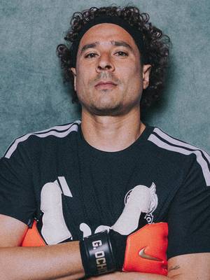 “I’ll still see you as my dad, and also as my legend.” 🇲🇽🥺 In the latest episode of “Letters That Unite”, Memo Ochoa receives an emotional letter from his daughter, reflecting on his incredible journey with the Mexico national team and his legendary career at the #FIFAWorldCup. ✉️