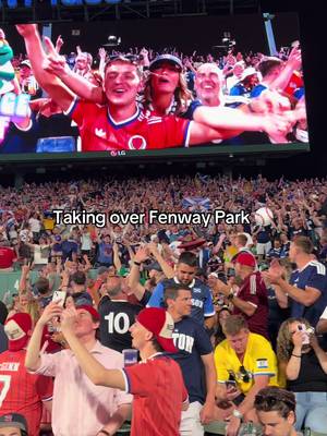 Thanks for having us, Fenway 🏴󠁧󠁢󠁳󠁣󠁴󠁿 ⚾️ #Scotland #FIFAWorldCup #Boston #FenwayPark #TartanArmy 