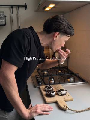 try these: high protein Oreo donuts🍩 (recipe below)  ingredients: 2 bananas  1 medium egg 15g cocoa powder 30g whey protein | @XXL Nutrition code ‘daniel’ voor korting! 50ml skimmed milk for icing: 100g non-fat greek yogurt 15g whey protein 2 Oreo cookies (without filling) *mix all your ingredients together, put the mix in a piping bag and pour it into your donut tray. Place it in your preheated airfryer/oven on 180°C for 15 minutes.. and start making your icing by mixing your yogurt & protein powder together. Dip your donuts into the icing, put some crushed Oreo’s on top and there you go. Enjoy!😋