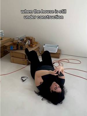 Under construction? 🦺 I don’t know her 😂👷🏻‍♀️ #construction #homereno 