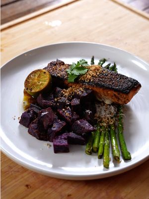 Cooking up my THICK honey jerk salmon for Connie Diiamond & answering your questions 🍯🔥 #cooking #biteme #dinner #nyc 