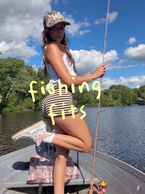what I wore fishing today 🎣🤍 @hollister @With Jean @XTRATUF @shefishofficial #OOTD #fishingtok #girlswhofish 