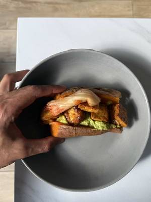 Day 166 - Eating Only Real Food 🍉 9am: Papaya  10am: Sweet Potato Sandwich 🍠 1pm: Plantain & Amaranth Porridge 🍌 4pm: Pistachio Drink 🥛 7pm: Chickpea & lentil curry, sweet potato, coconut quinoa, pulled mushrooms, avocado, leafy greens Sea moss & recipes via link in bio.  #unprocess #whatieatinaday #wholefoods #papaya 