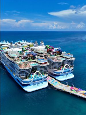 Everything I ate in 24 hours on Star of the Seas 😳🍔 Unlimited tacos, ice cream, pizza, milkshakes, piña coladas, and one of the best steaks I've had at sea. Safe to say I definitely didn't go hungry aboard Star of the Seas 🚢 #cruiseship #fyp #staroftheseas #royalcaribbean #cruise 