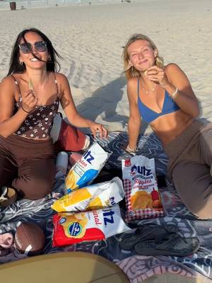 #sponsored The summer beach day of my dreams, fueled by @Utz Snacks 🌞🏄🏼🌊 passing these to @Ilana Wiles 🌆🫶🏼  #UtzUnitedSnacksofSummer