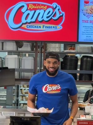 Wait till ya see who’s slingin’ Box Combos at @Raising Cane's How ya doin?! 💙🧡🗽 #caniacambassador 