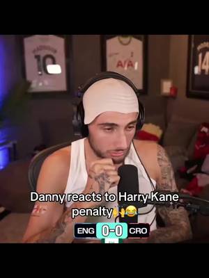 Danny reacts to Harry Kane penalty🙌😂 #dannyaarons 
