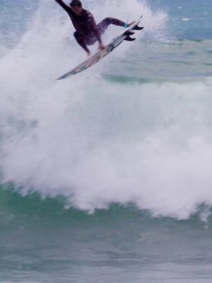 🏄🏼‍♂️ 