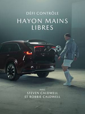 L’ex-pro Steven Caldwell teste l’espace de chargement du Mazda CX-90. Pour en savoir plus sur le CX-90, visitez Mazda.ca.