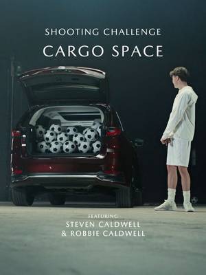 Ex-pro Steven Caldwell tests the Mazda CX-90’s cargo space. See more about the CX-90 at Mazda.ca.