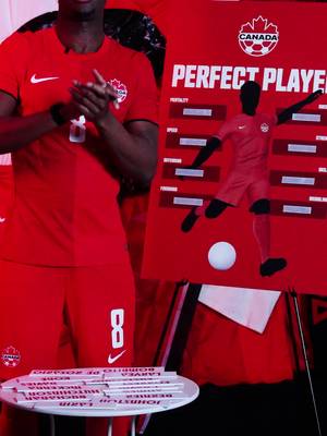 Ismaël knows exactly what the perfect player looks like 💪 Ismaël sait exactement à quoi ressemble le joueur parfait 💪 #FIFAWorldCup 