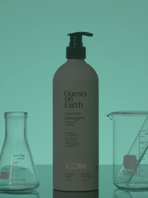 Most detergents try to absorb the stain. We lift it right off instead. Our formula acts like a magnet 🧲 pulling dirt off fabric, then keeping it suspended in the water so it can’t redeposit. The result: cleaning performance that holds up wash after wash. Powered by glycolipids + a corrected enzyme blend that cleans hard without breaking down fibers.